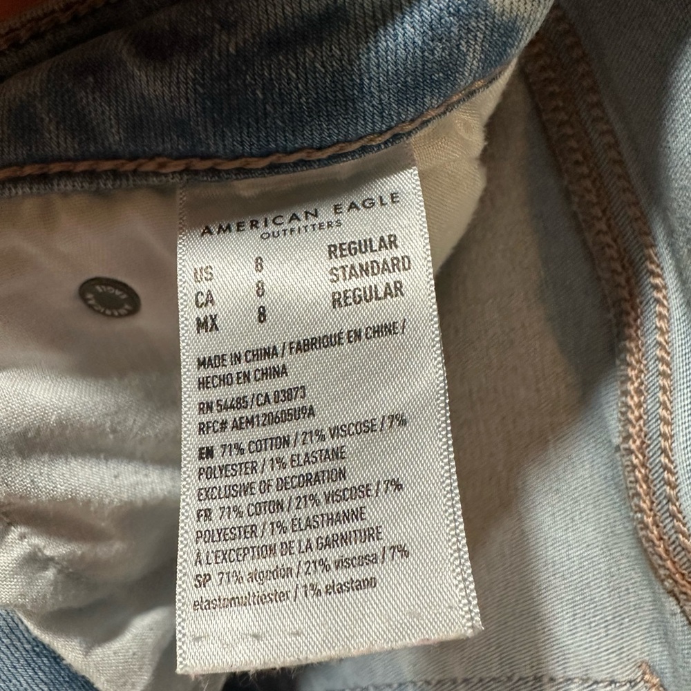 American Eagle Super High Rise Light Blue Distressed Women's Jeans - Picture 5 of 6